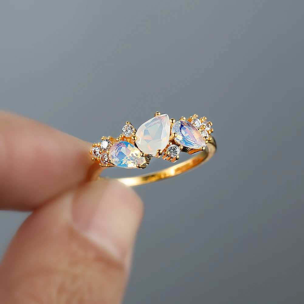 Vintage Womens White Crystal Moonstone Jewelry Cute Gold Wedding Ring Luxury Engagement Valentines Day Gift for WomenXJ250412