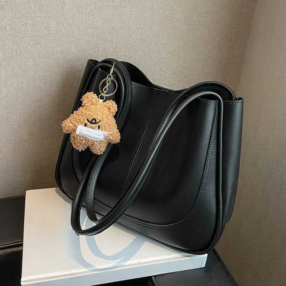 High end texture large capacity bag 2024 autumn and winter new womens bag Fi commuting shoulder bag womens handbagXJ250412