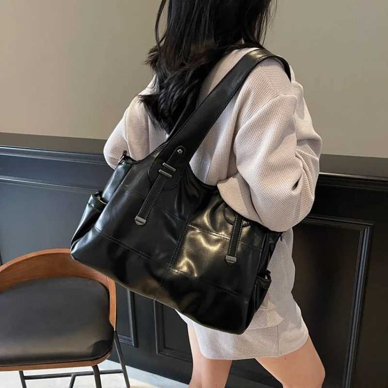 Elegant Womens Leather Bag Convertible Messenger Crossbody Famous Designer Popular Stylish LookW251111