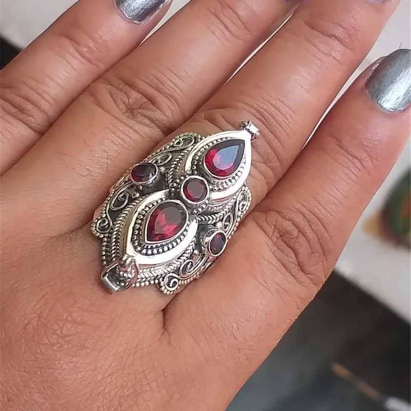 Vintage womens ring Bohemian set with red cubic zirconia antique silver carving classic womens jewelryXJ250412
