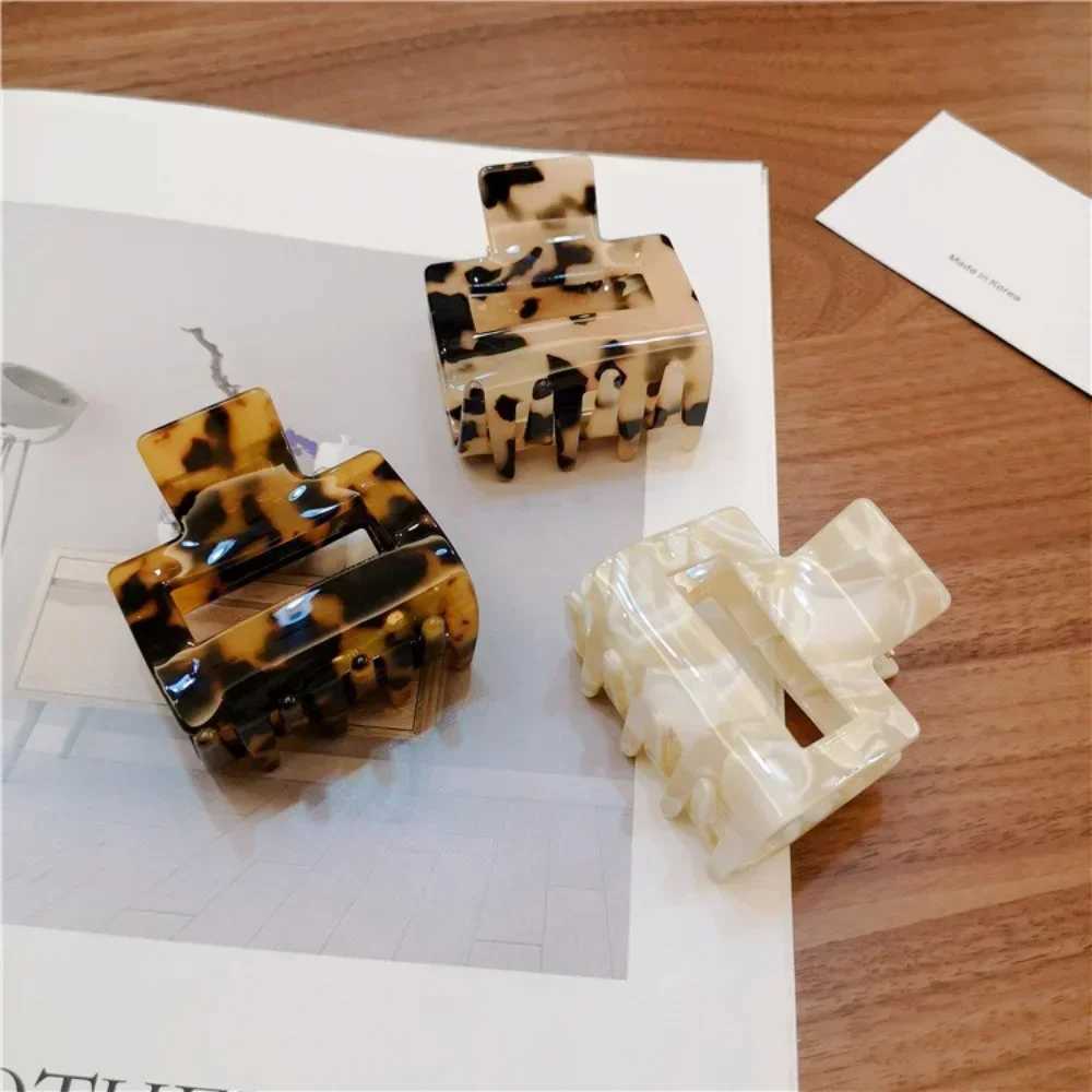 Muweordy new vinegar claw clamp leopard hair claw large geometric hollow square crab hair clip Y2504012