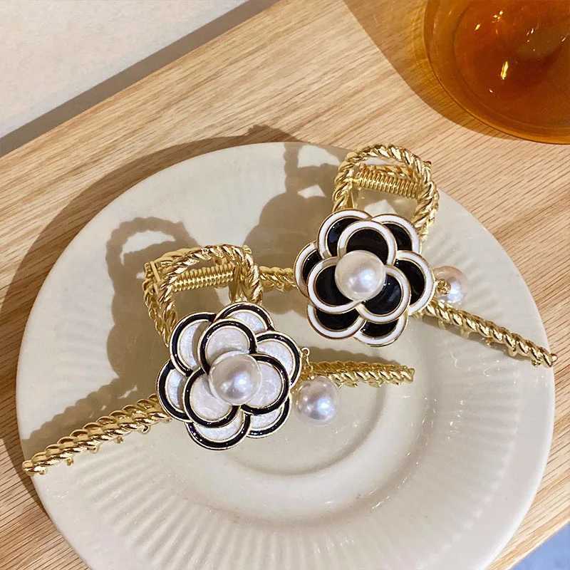 New retro pearl hair claw clip suitable for girls camellias handmade fashionable and elegant ponytail clip decorative ACCESSORI Y2504012