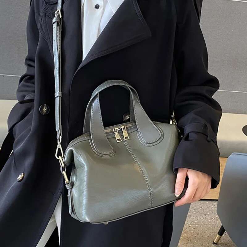 2025 New Fashion Large Capacity Genuine Leather Handbag Women's Shoulder & Crossbody Bags Retro Cowhide Tote Bag