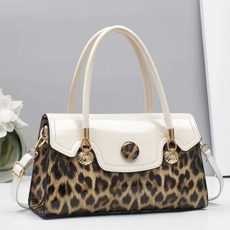 Hot Selling New Single Shoulder Crossbody Bag Trendy and Versatile Leopard Print Middle-aged Mother Bag Womens Simple HandbagT2511112