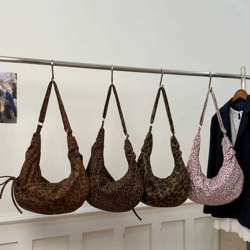 LEFTSIDE Big Cloth Leopard Hobo Bag for Women Shopper Shopping Shoulder Bags 2025 Winter Designer Luxury Brand Simple HandbagsT2511112