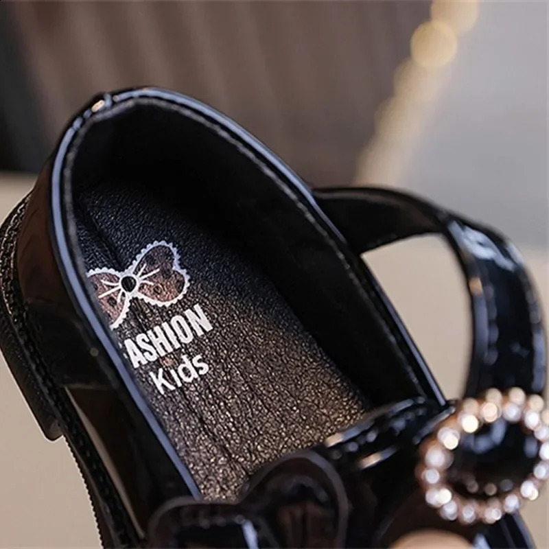 Crystal Girls Flats Shoes Kids Leather Shoes Baby Shoes Non slip Casual Childrens Shoes Single Shoes Baby First Step Walker 250411