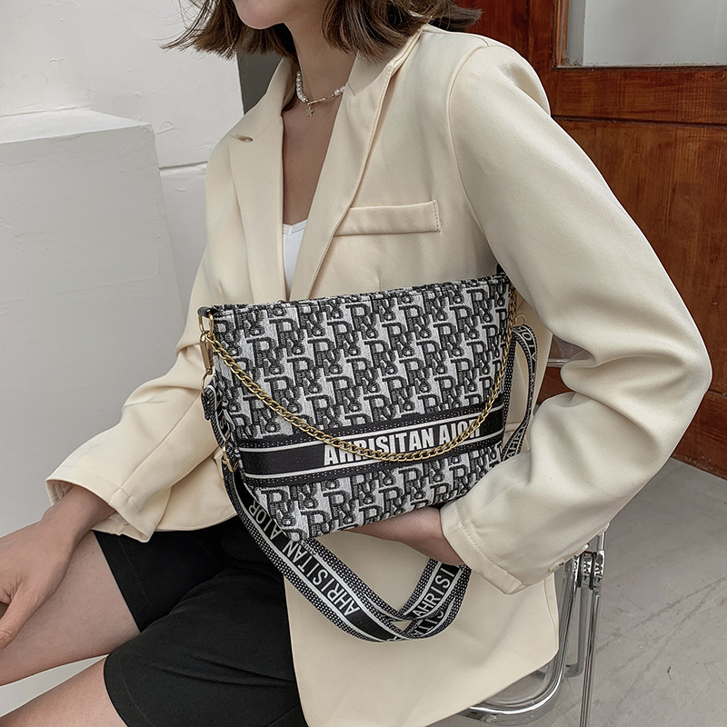 trendy jacquard fabric letter single shoulder bag ins large-capacity storage makeup bag for women western style and versatile cross body bag