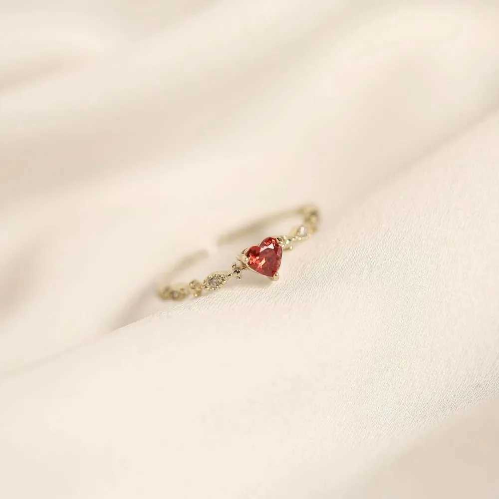 Luxury Red Heart Crystal Open Ring Womens Temperature Stainless Steel Zircon Wedding Bridal Finger Jewelry Store GiftXJ250412