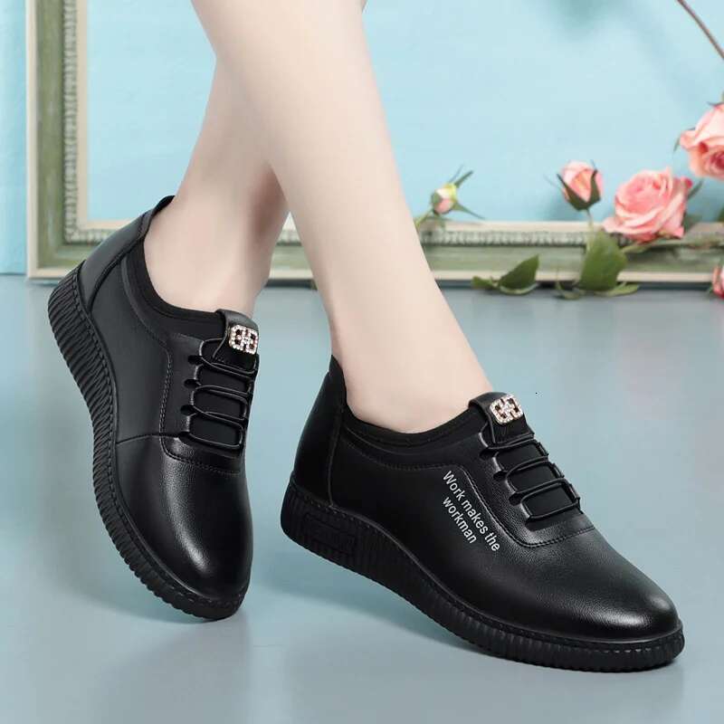 2025 new retro running women's non slip lightweight student casual sports soft leather sole designer fashionable low top shoes