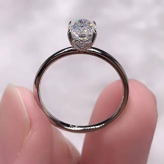 Classic 4 Prong Custom 18K White Gold Yellow Gold 2ct Oval Moissanite Diamond Ring Fine Jewelry Engagement Ring