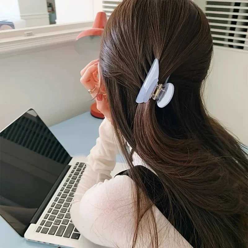 French womens elegant vinegar hair clip medium-sized sweet shark clip exquisite girl hair clip headband 2024 Y2504012