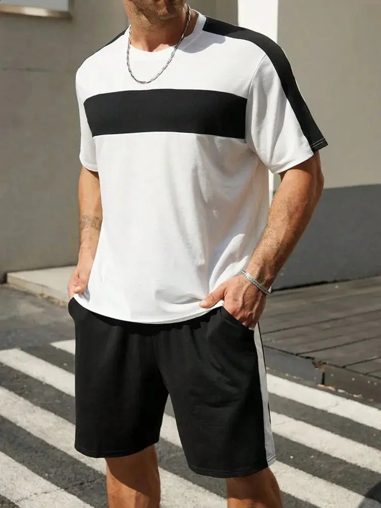 2025 mens short sleeved sports shorts two-piece casual set street diary Harajuku loose digital print summer style 250407