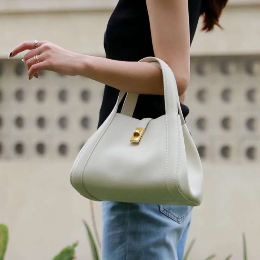 Designer Bag Solid Large Capacity Exposure Office Elegant Purses Dermis Simple Literary Bow Women Totes Minority Advanced Shoulder Bag Female