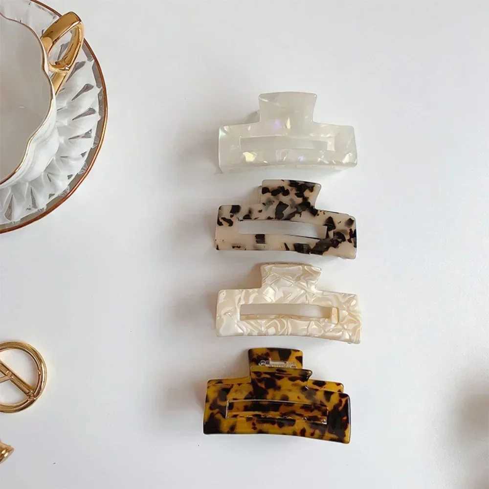 Muweordy new vinegar claw clamp leopard hair claw large geometric hollow square crab hair clip Y2504012