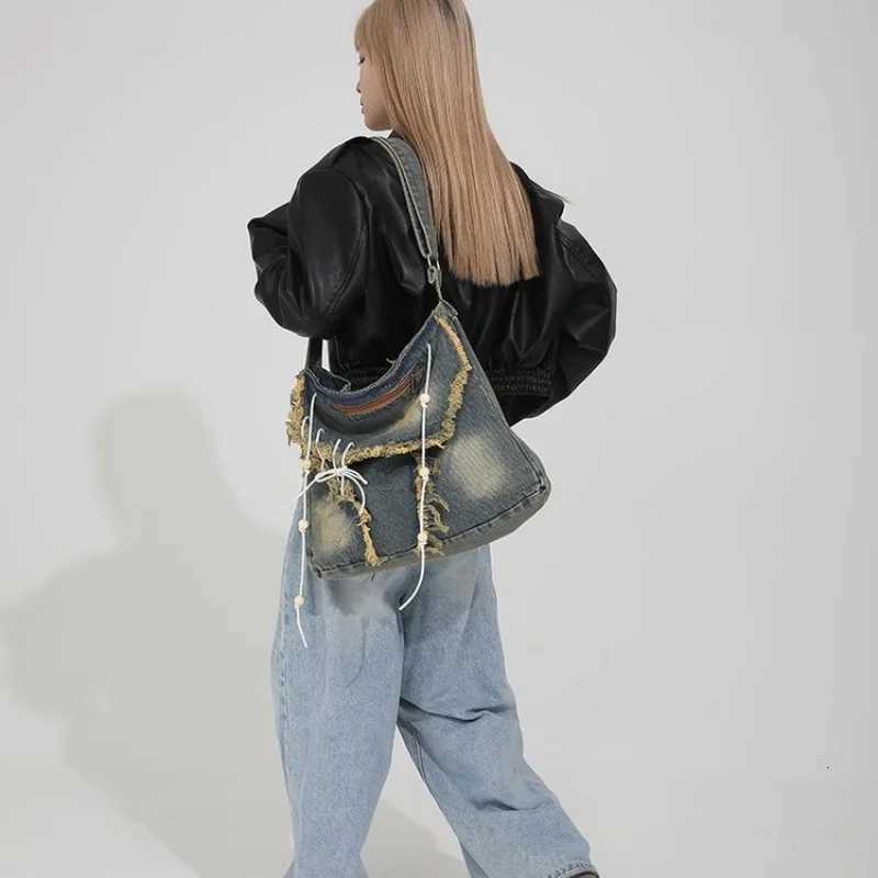 High-End Ladies Crossbody Bag With Paris Designer Style And Elastic Side Pockets Suitable For Lightweight Daily CarryW251111