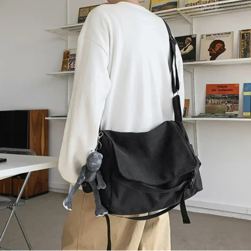 Canvas messenger bag ladies large capacity handbag shoulder bag teenage student school bag fashionable mens cross body bag 250411