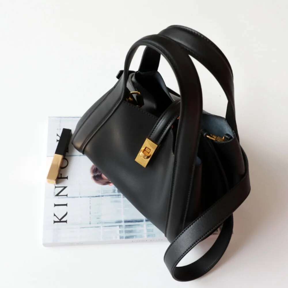 Designer Bag Solid Large Capacity Exposure Office Elegant Purses Dermis Simple Literary Bow Women Totes Minority Advanced Shoulder Bag Female