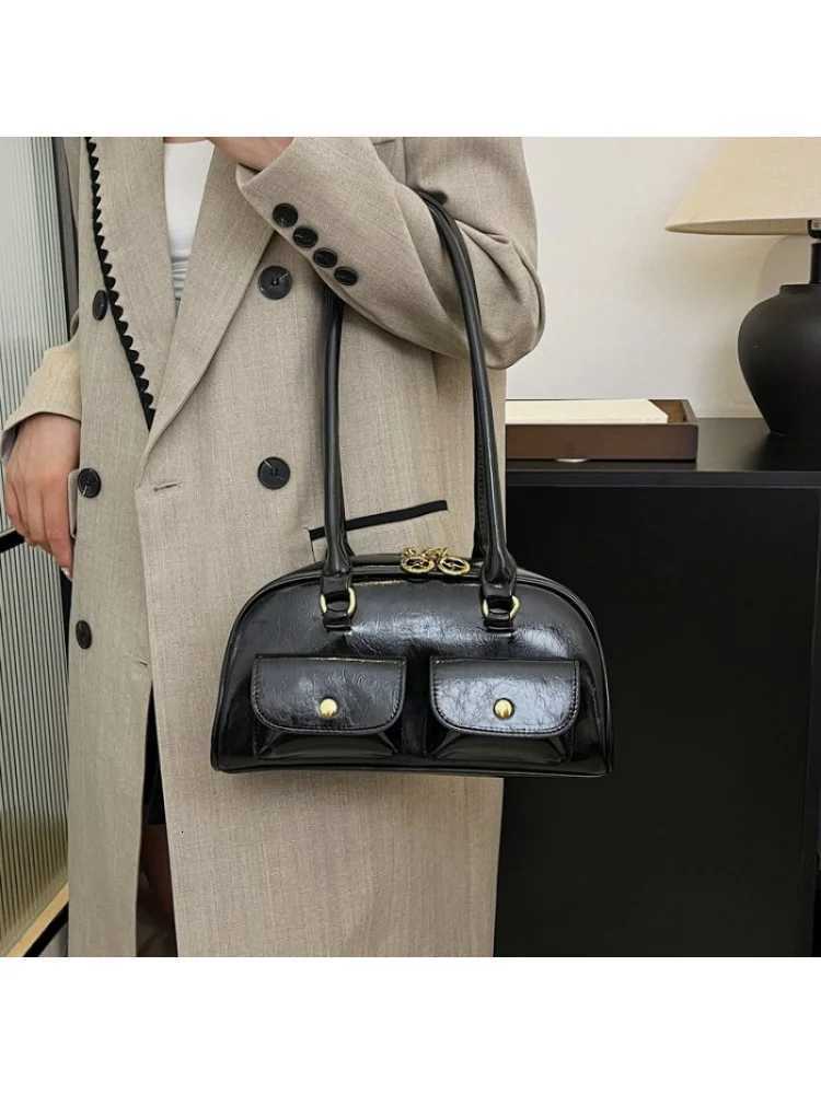 Fashionable Vintage Messenger Bag For Women In Elegant Leather Featuring Large Capacity And Chic Paris StyleW251111