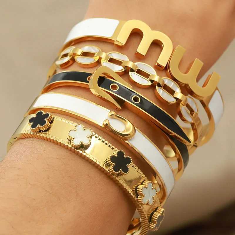 New Sight Stainless Steel Metal Letter M Bangles for Women Fashion Brand Jewelry Unique Flower Bangles Party Accessories GiftsC250411