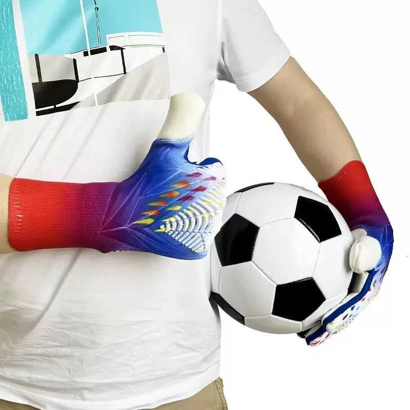 A pair of professional goalkeeper gloves for wear-resistant trainingW251112