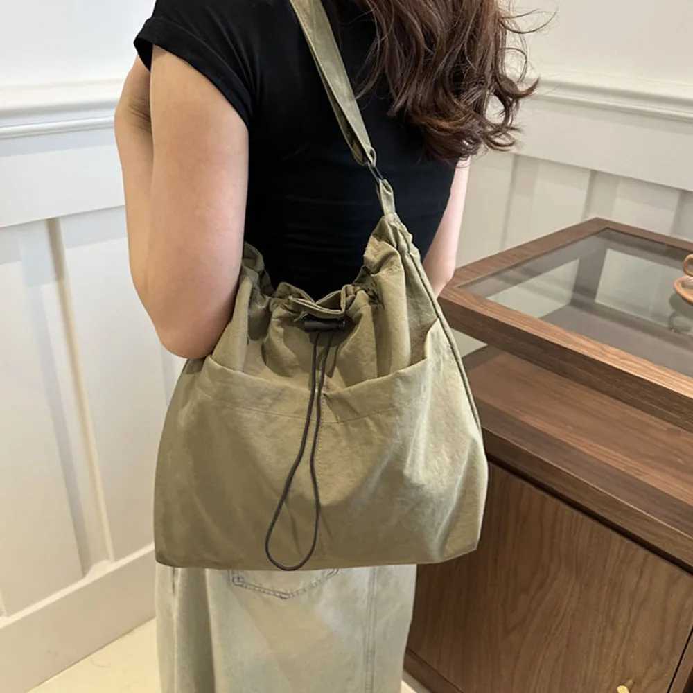 Women Canvas Crossbody Bags Large Capacity Shoulder Bags For Teenager Messenger Bag Student drawstring School Bags Woman PacketT2511112