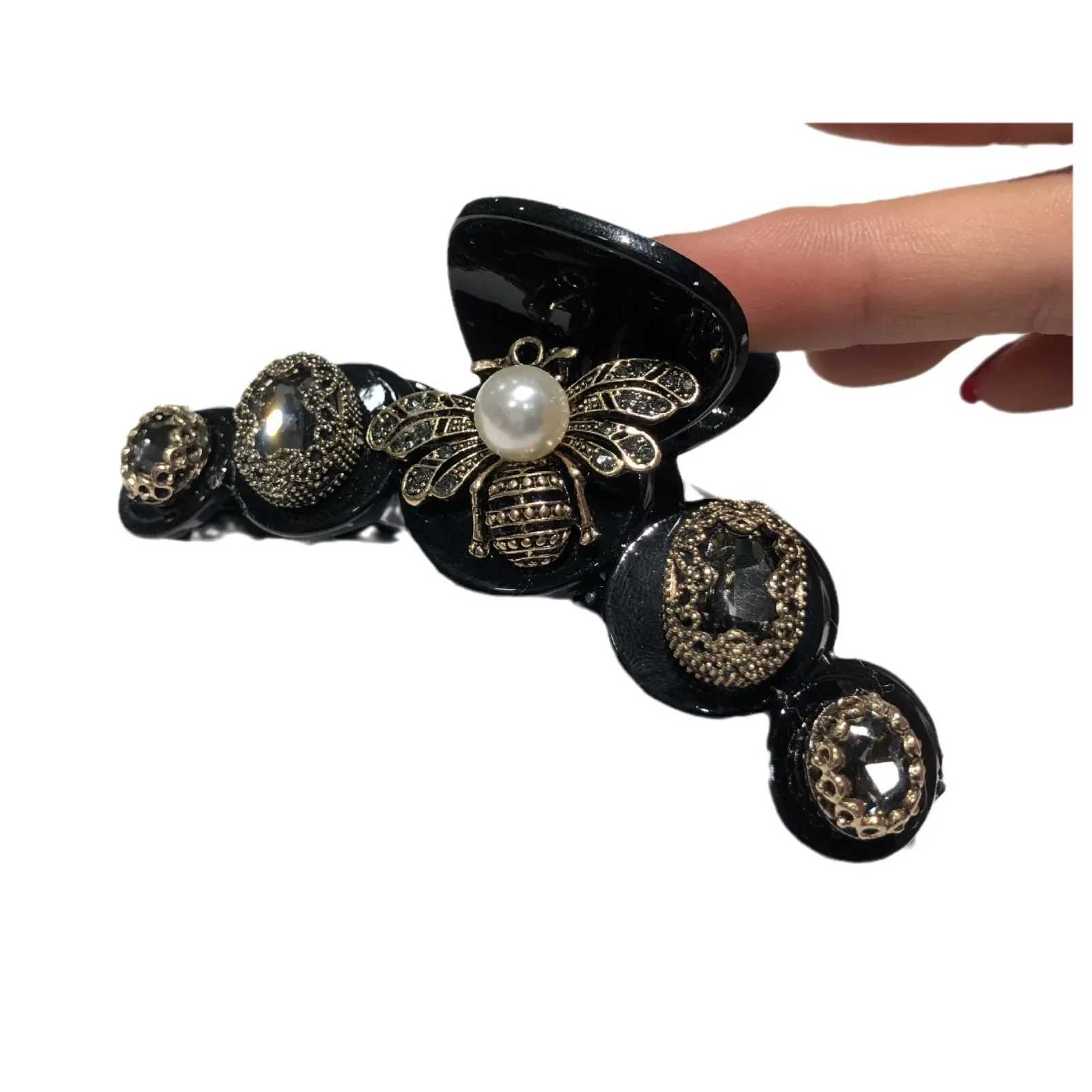 Korean hair accessories retro Baroque style pearl bee clip personalized fashion elegant back of the head Y2504012