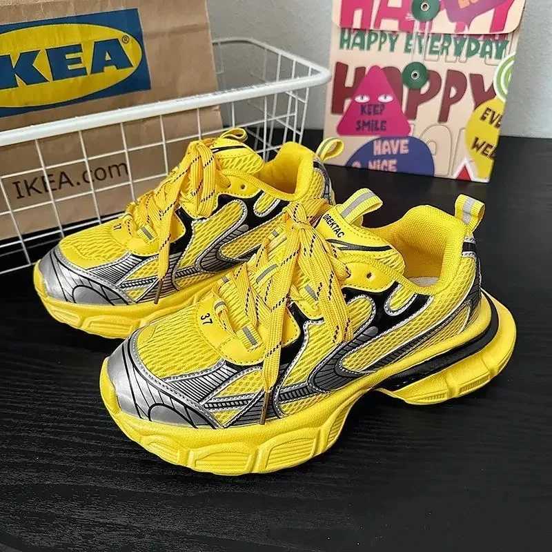 Chic Chunky Sneakers Wen Men 2024 New Design White Red Ladies Sports Shoes Cfortable Wide Sole Casual Shoes 41 42 Big Size Z250411