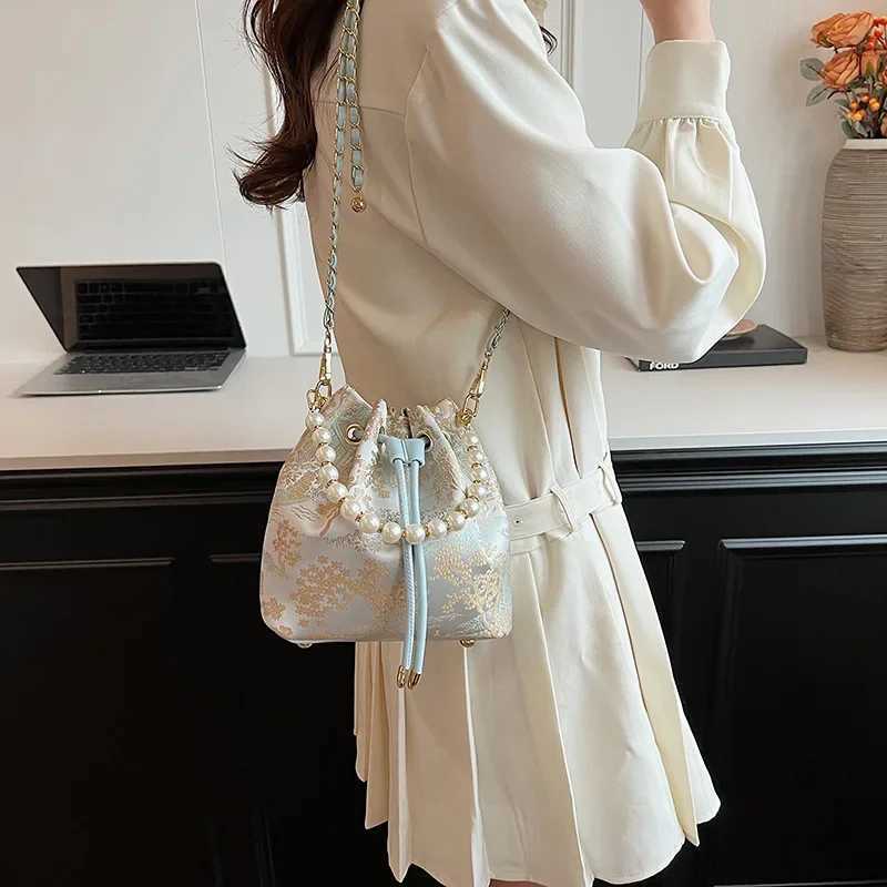 New China Bucket 2024 New Grid Style Pearl Portable Small Bag for Womens High end Chinese Messenger BagXJ250412