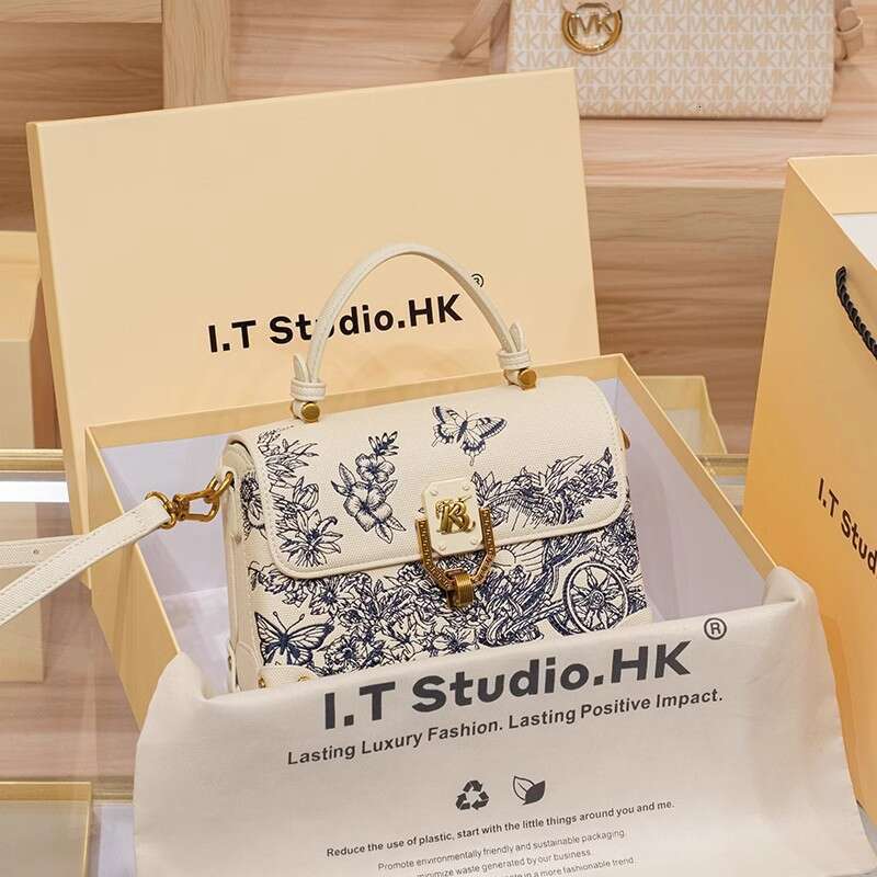 Women's handbag, women's 2025 new style, spring and summer high-end feeling, this year's popular single shoulder crossbody small square