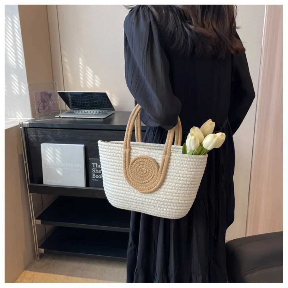 Womens Handbag 2024 New Retro Handheld Bucket Bag with Ins Str Bag and Large Capacity Cross Body BagXJ250412