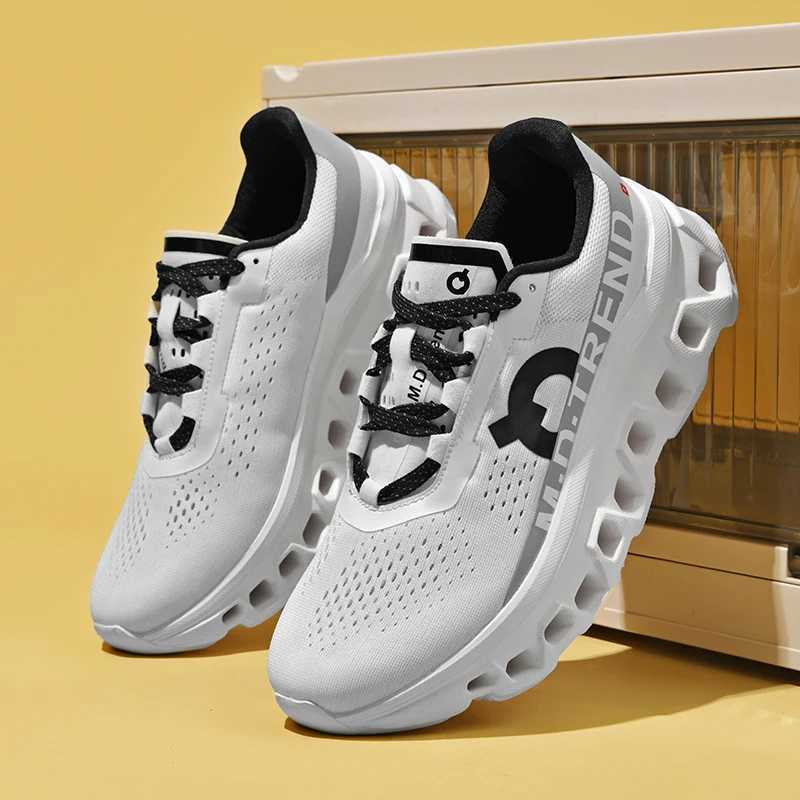 New outdoor sports shoes for men and wen casual fashion Breathable running shoes Breathable couple shoes sizes 36-44 Z250411