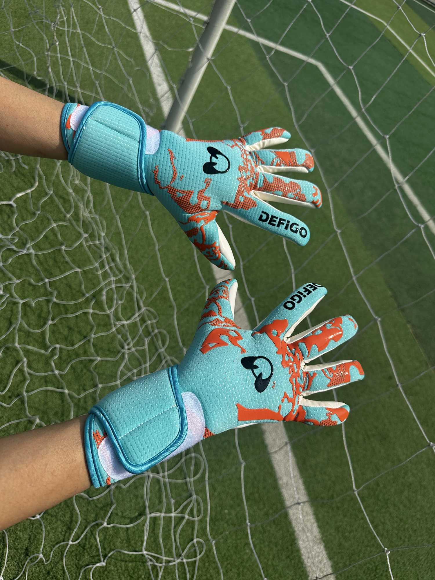 New football goalkeeper gloves match grade goalkeeper gloves adult and childrens anti slip latex training glovesXJ250412