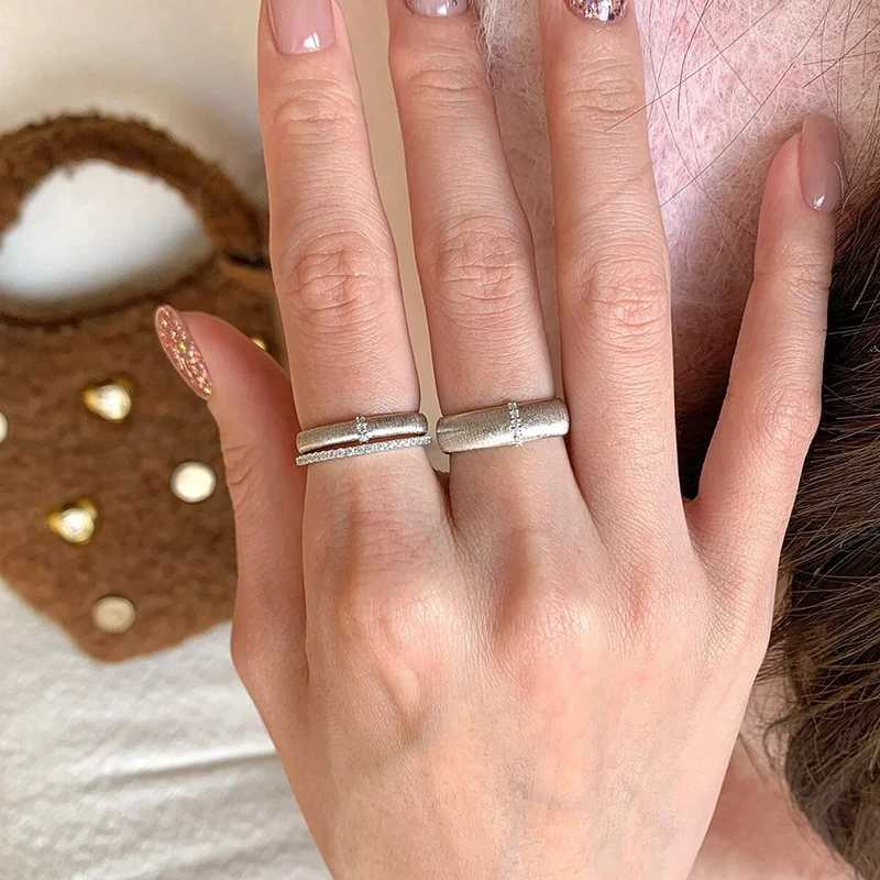Retro brushed metal matte ring womens gold frosted texture zircon engagement design jewelry gift direct shippingXJ250412