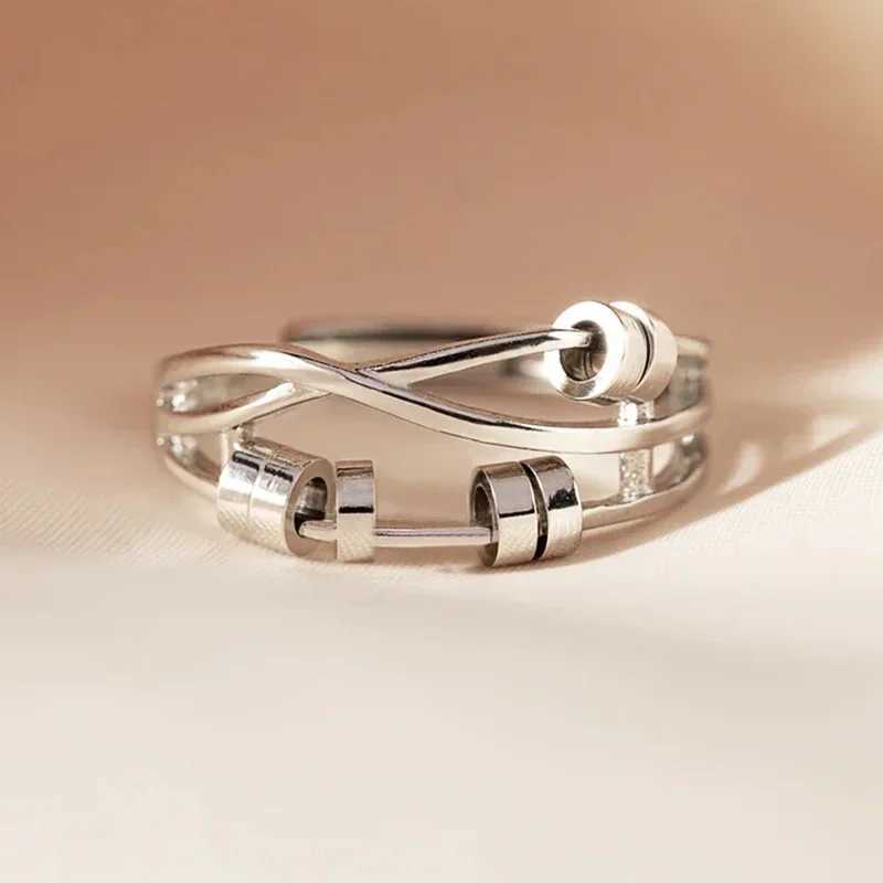 Huitan Glossy Cross Design Ring for Women Personal Pealing Exquisite Finger Collections Fashion and Exquisite Hip Hop Party JewelryXJ250412