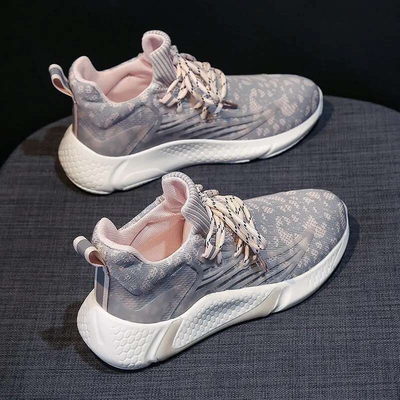2025 Summer New Running and Leisure Lightweight Designer Fashion Walking Shoes Breathable Women's Outdoor Sports Tennis Shoes
