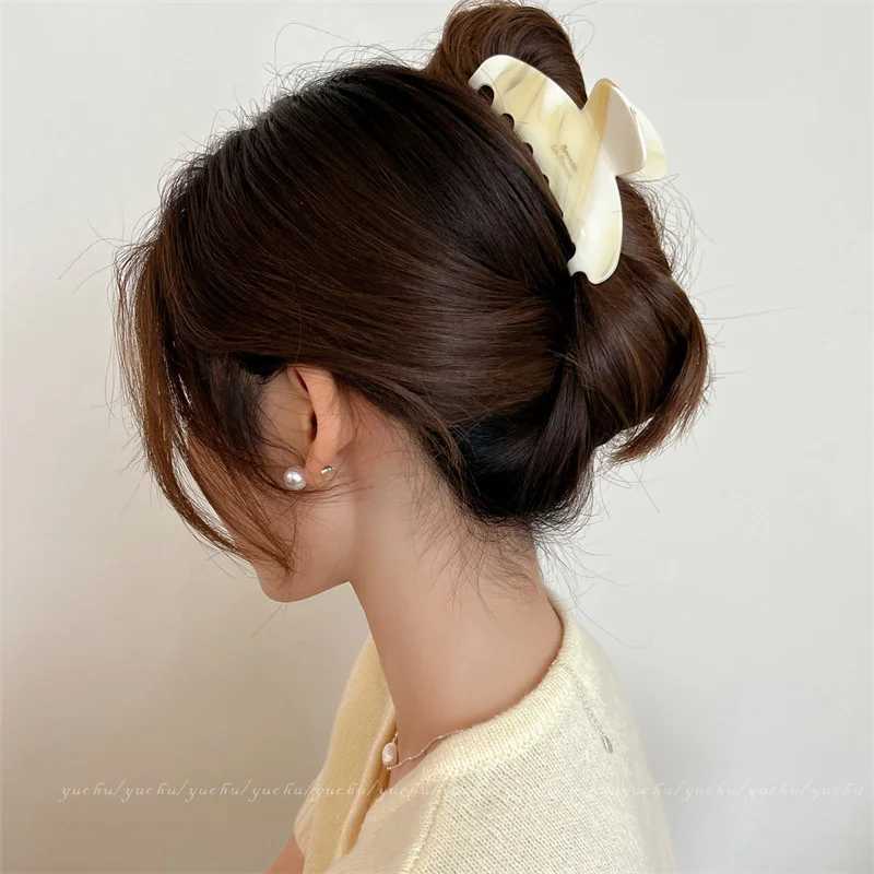 Exquisite and elegant hair claws for women shark hair clip with large acetic acid fashionable girl hair accessories temperature hair claws Y2504012
