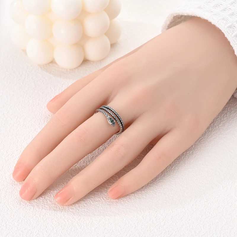 New Firefly Ring 925 Silver Sparkling Ring Womens Retro Snake Green Zirconia Handle Luxury Fashion Original Jewelry GiftXJ250412