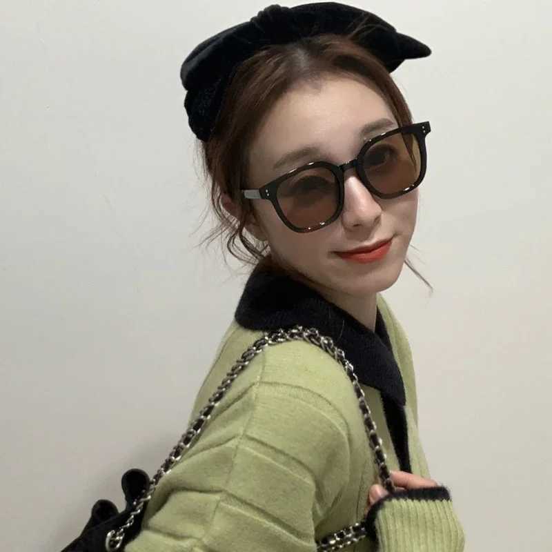 Fashion Square Sunglasses Women Clear Ocean Lens Shades UV400 Men Retro Rivets Decoration Orange Pink Sun Glasses Gafas De SolC250411