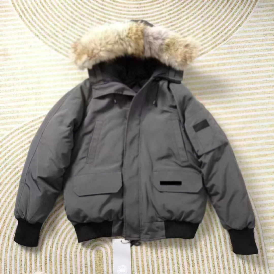 Designer winter jacket men 29 Parker wyndham parka puffer jacket Designer Coats Mens Down Parkas goose Coat Large pockets coat Wolf fur and large fur collar Outdoor