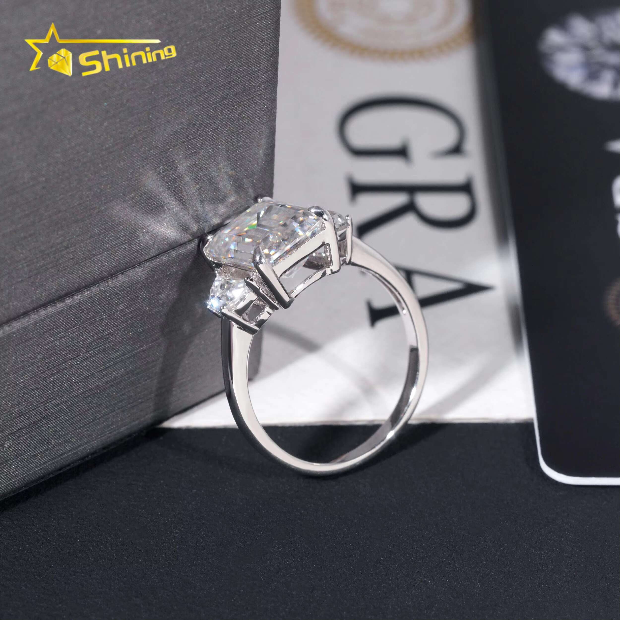 Factory Price Luxury Rectangle Cut Diamond Ring 925 Sterling Silver 2.5ct VVS Moissanite Engagement Wedding Band Rings for Women