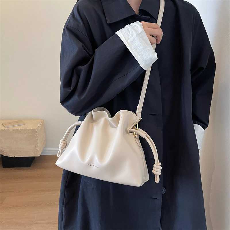 Womens pleated bucket bag solid color PU leather Versatile cross body bag fashion cross body top handbag shopping travel workXJ250412