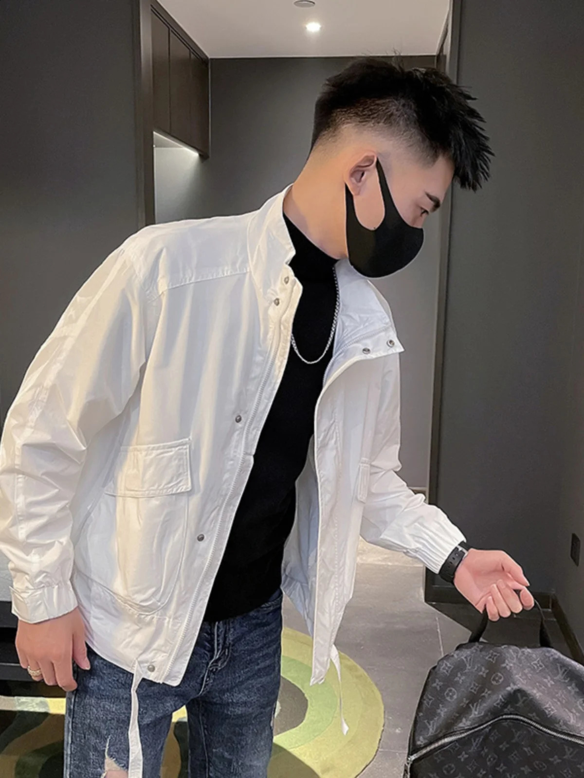 Mens casual and fashionable jacket mens jacket for spring and summer vertical ultra-thin bomber jacket mens C55 250411