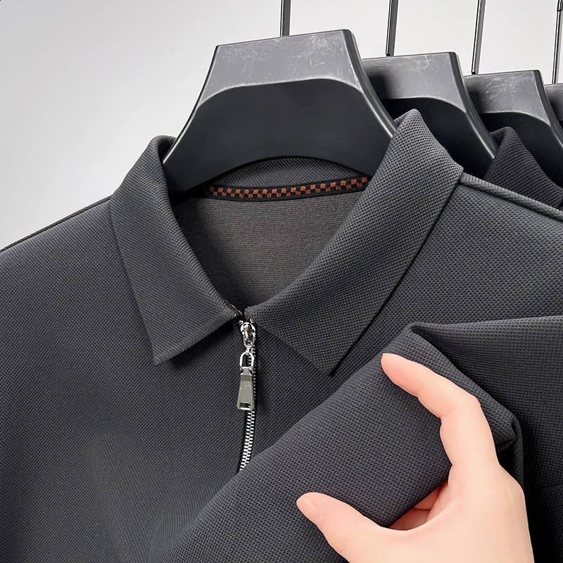 High quality long sleeved mens polo shirt with automatic fashionable collar and half zipper high-end minimum casual T-shirt 250411