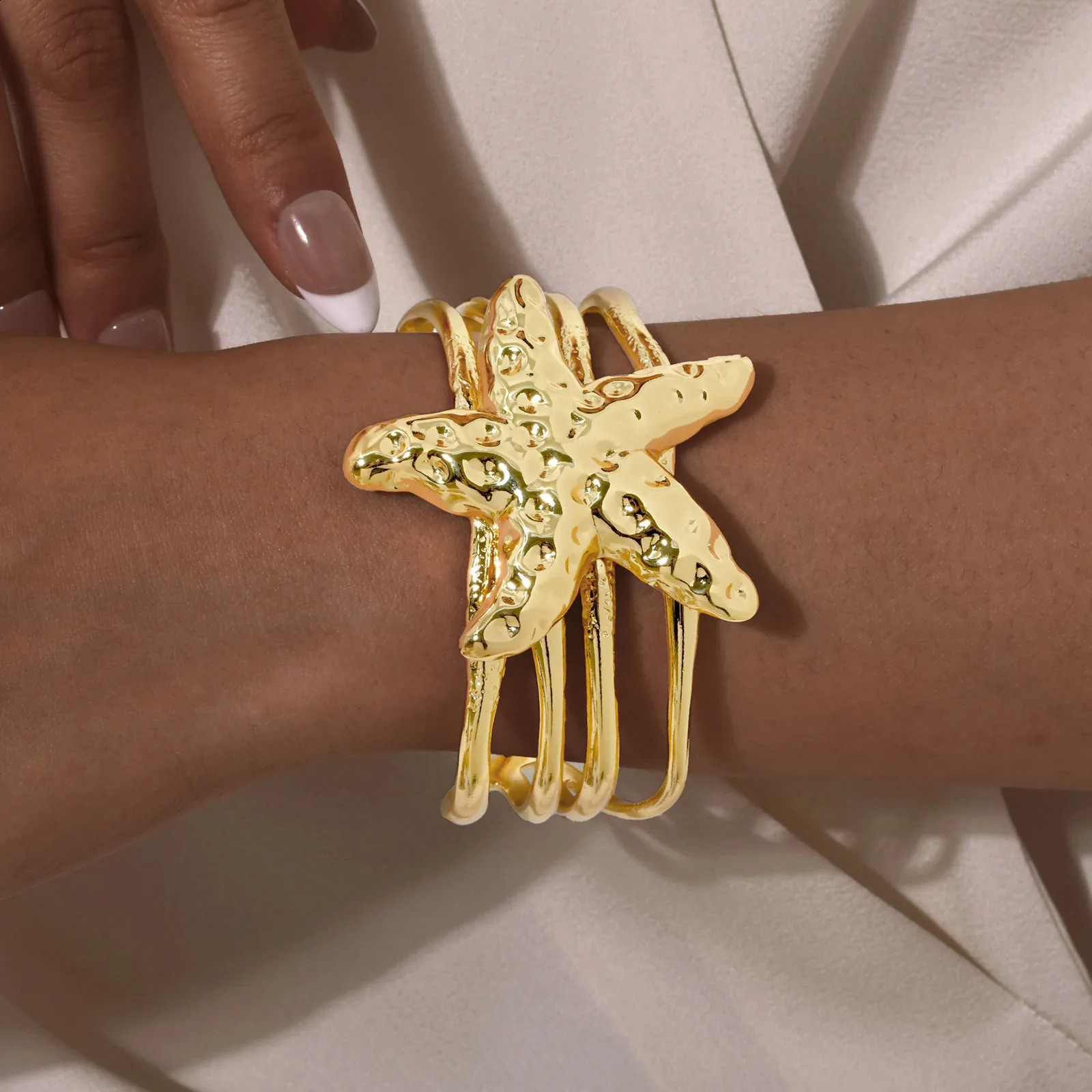 Short and chubby wide cuff starfish bracelet for women 18K genuine goldplated open stainless steel jewelry 250410