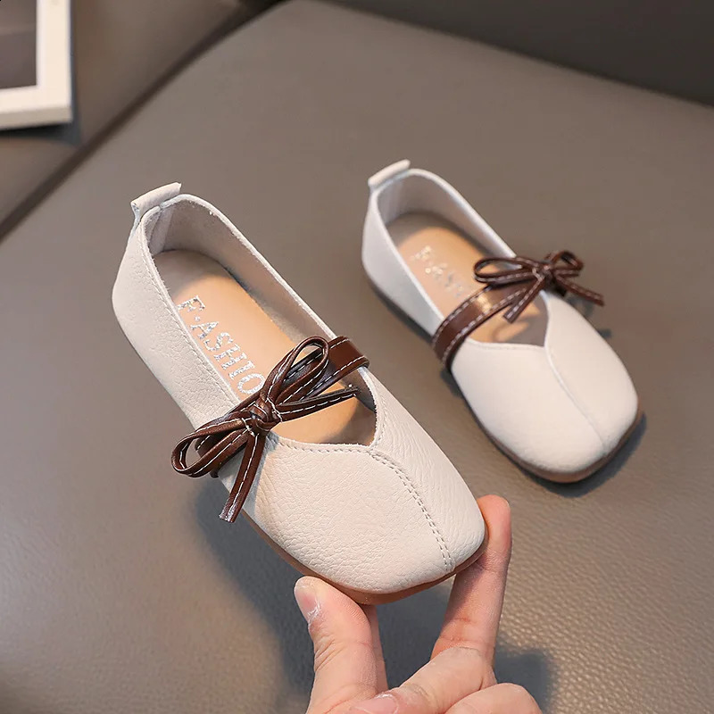 Girls leather shoes fashionable childrens bow soft comfortable flat shoes student baby casual shoes spring autumn H698 250411