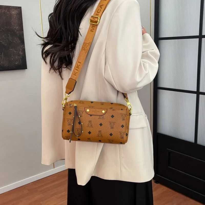 Fashionable Trendy Design Large Capacity Shopper Bag For Women With Solid Color And Leather Material ElegantW251111