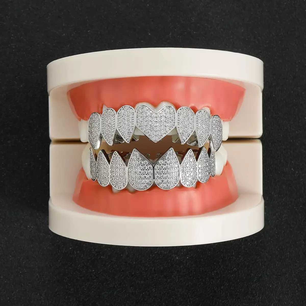 Hiphop Rock Iced Out 5A Zircon Heart Shaped Grillz Suitable for Women Top and Bottom Cubic Zirconia Grill Set Dental Jewelry Wholesale W250412