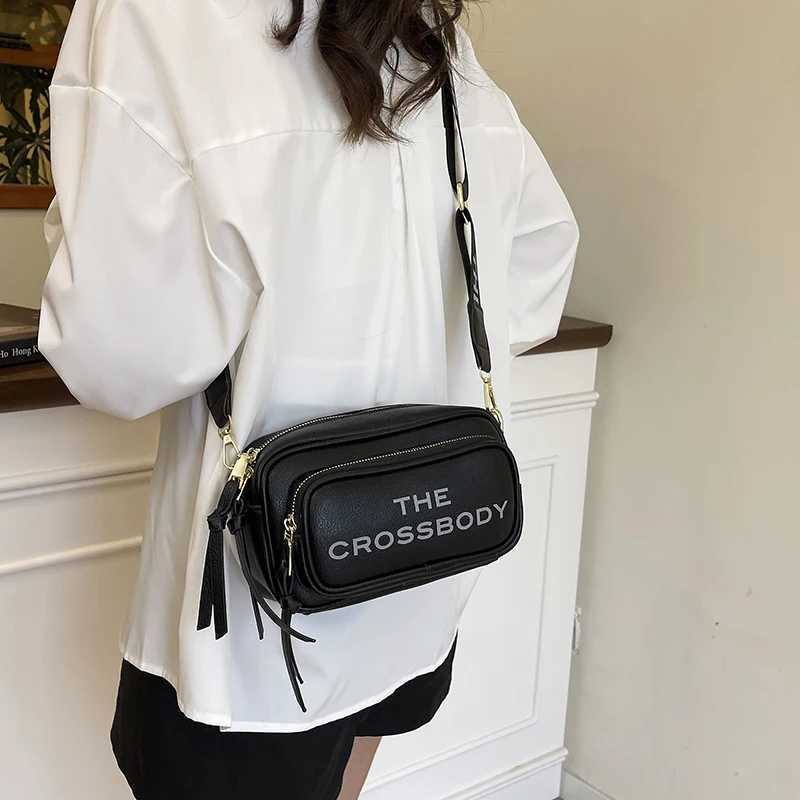 New Versatile Letter-Shaped Small Bag Stylish And Lightweight Womens Casual Single-Shoulder Crossbody BagT2511112