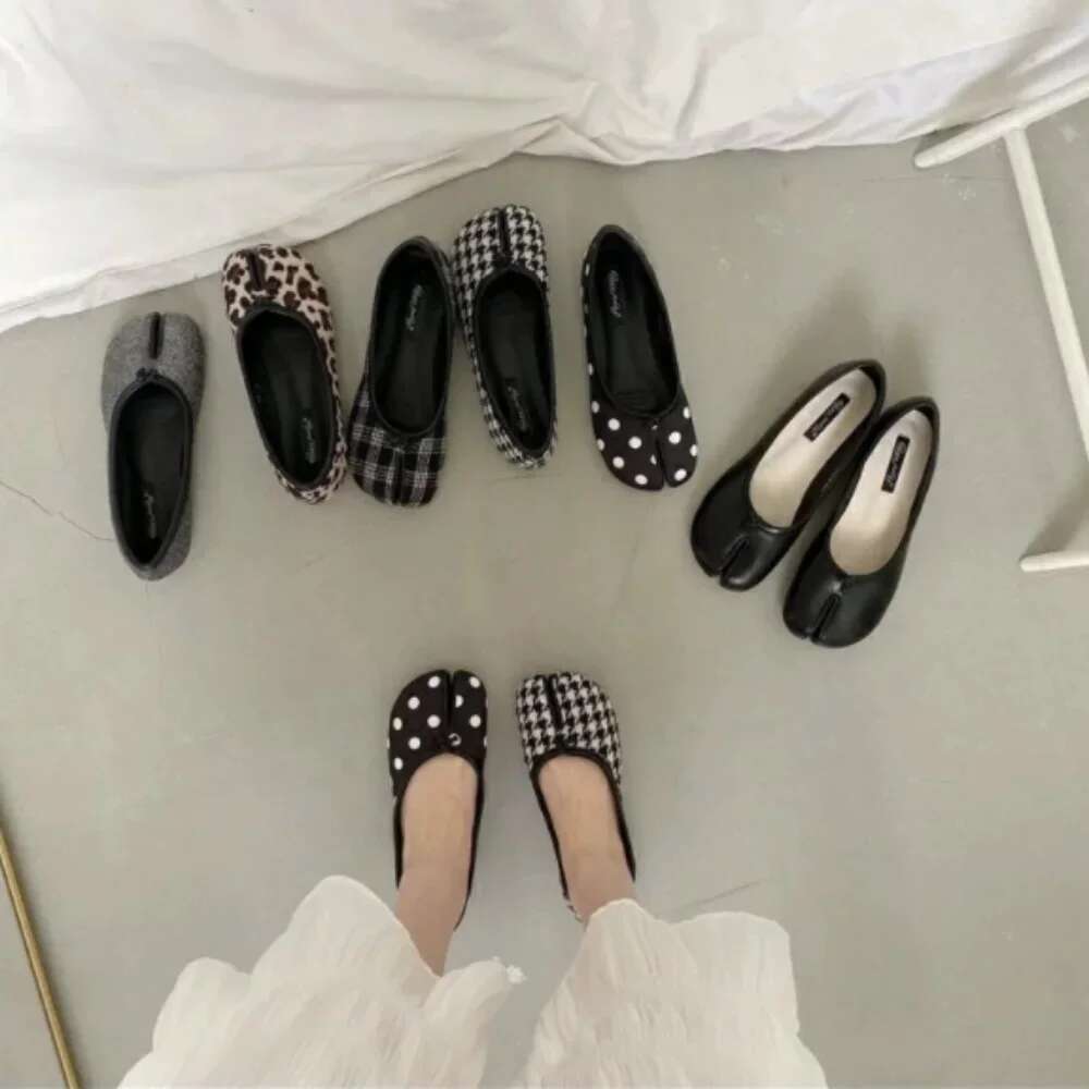 Individualized Women Spring Summer Retro Soft Small Leather Flat Loafers Split-toe Slacker Single Shoe Mujer