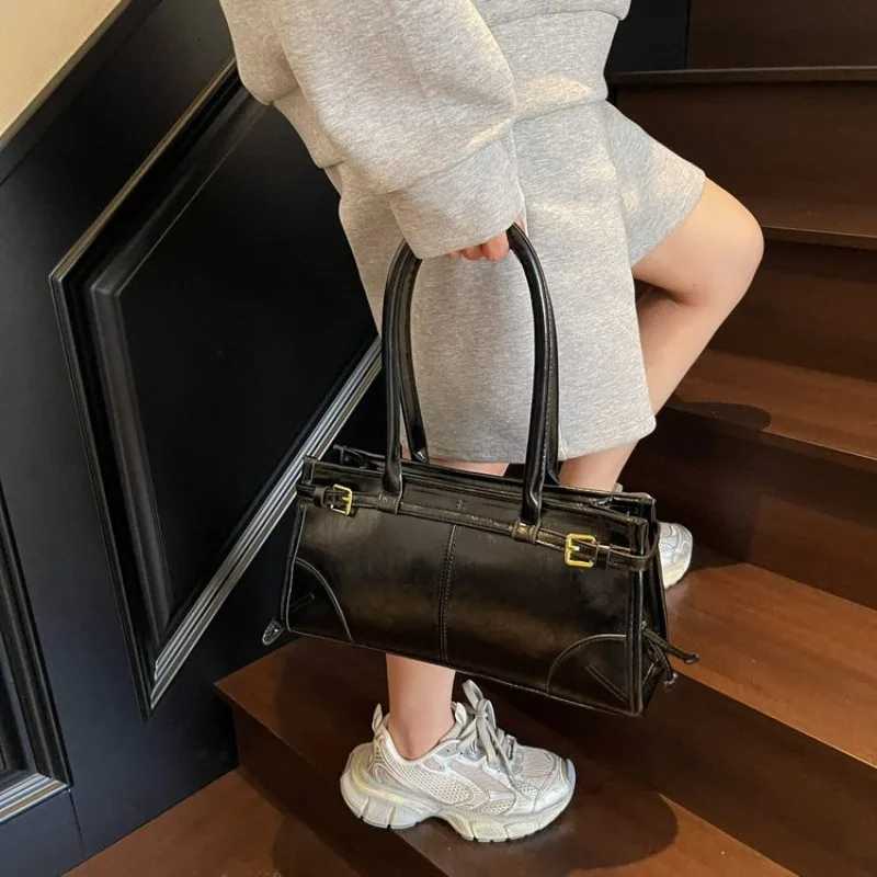 European Summer Girls Crossbody With Unique Design Language Versatile For Casual Commuter Light Luxury GatheringsW251112